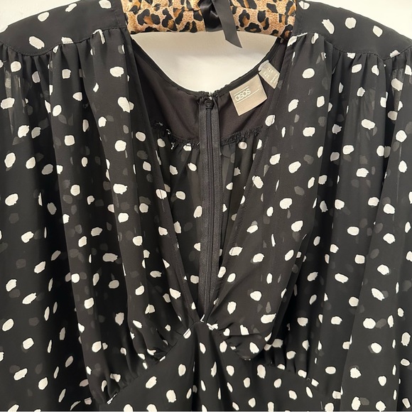 ASOS Design Curve Pleated Batwing Midi Dress in mono Splodge Print - Picture 9 of 9